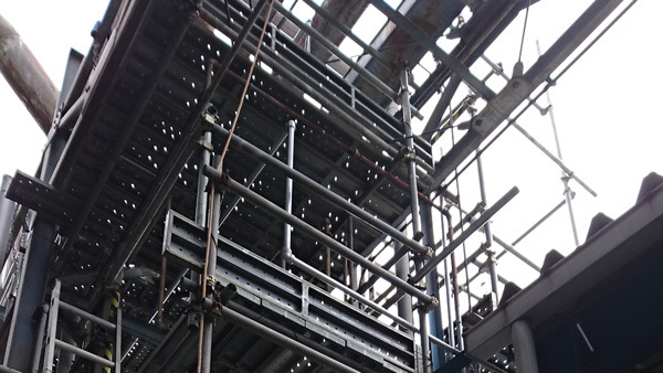 画像：プラント内足場架設_その3