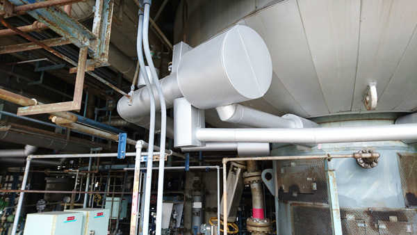 画像:配管断熱施工